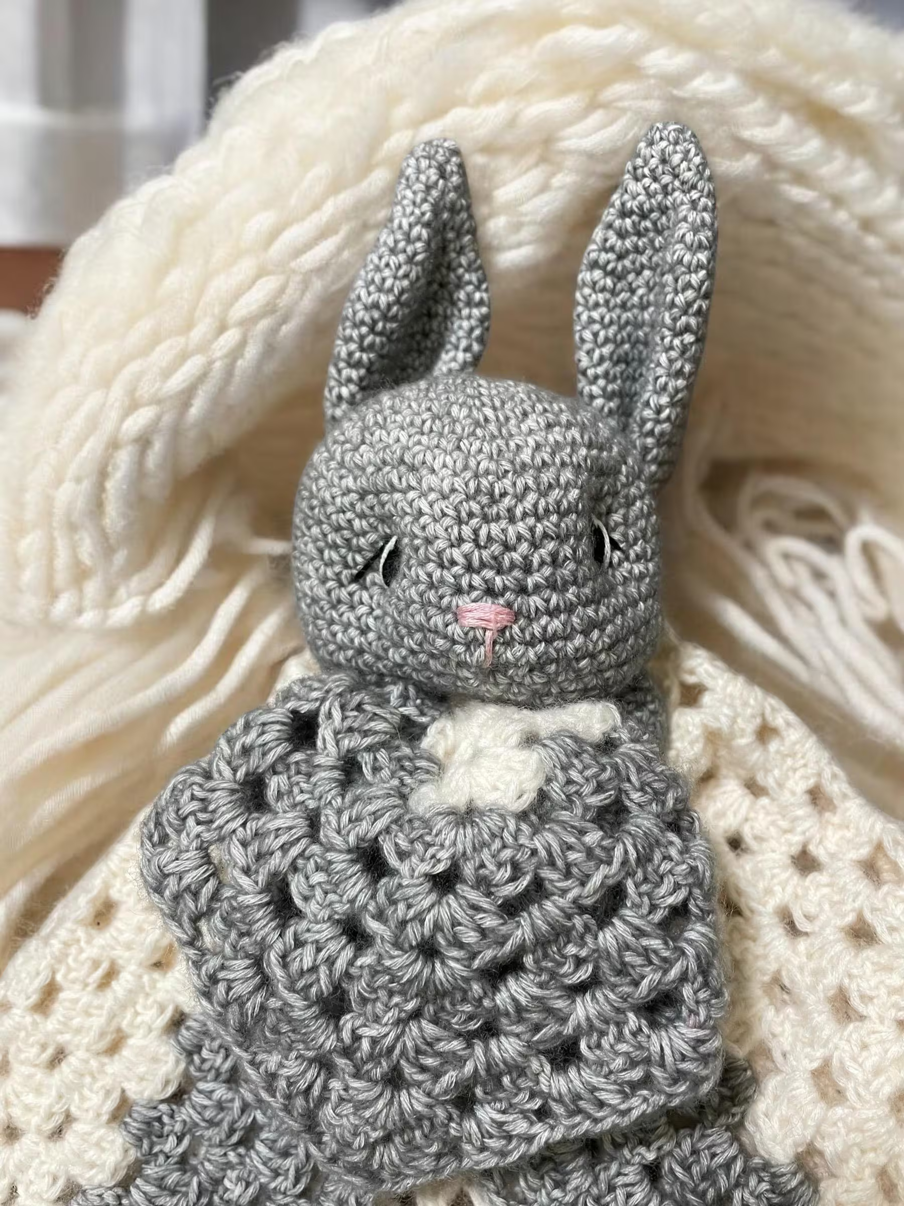 Crochet bunny baby comforter close-up of details